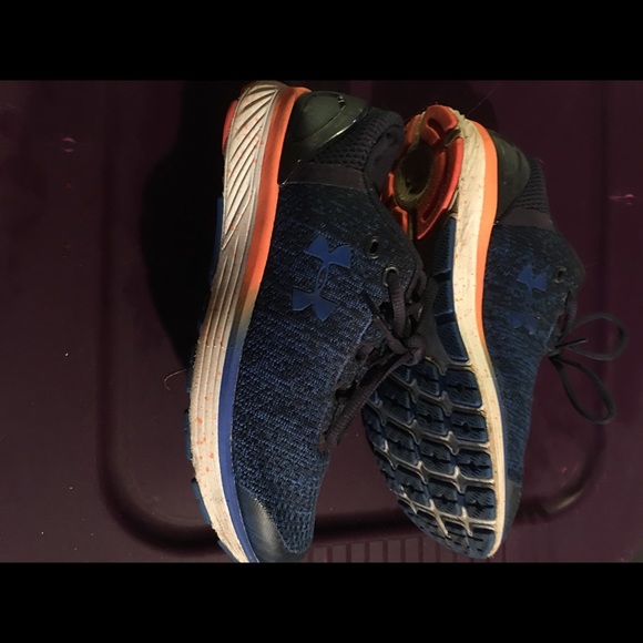 Boys UnderArmour sneakers size 5Y - Picture 1 of 5